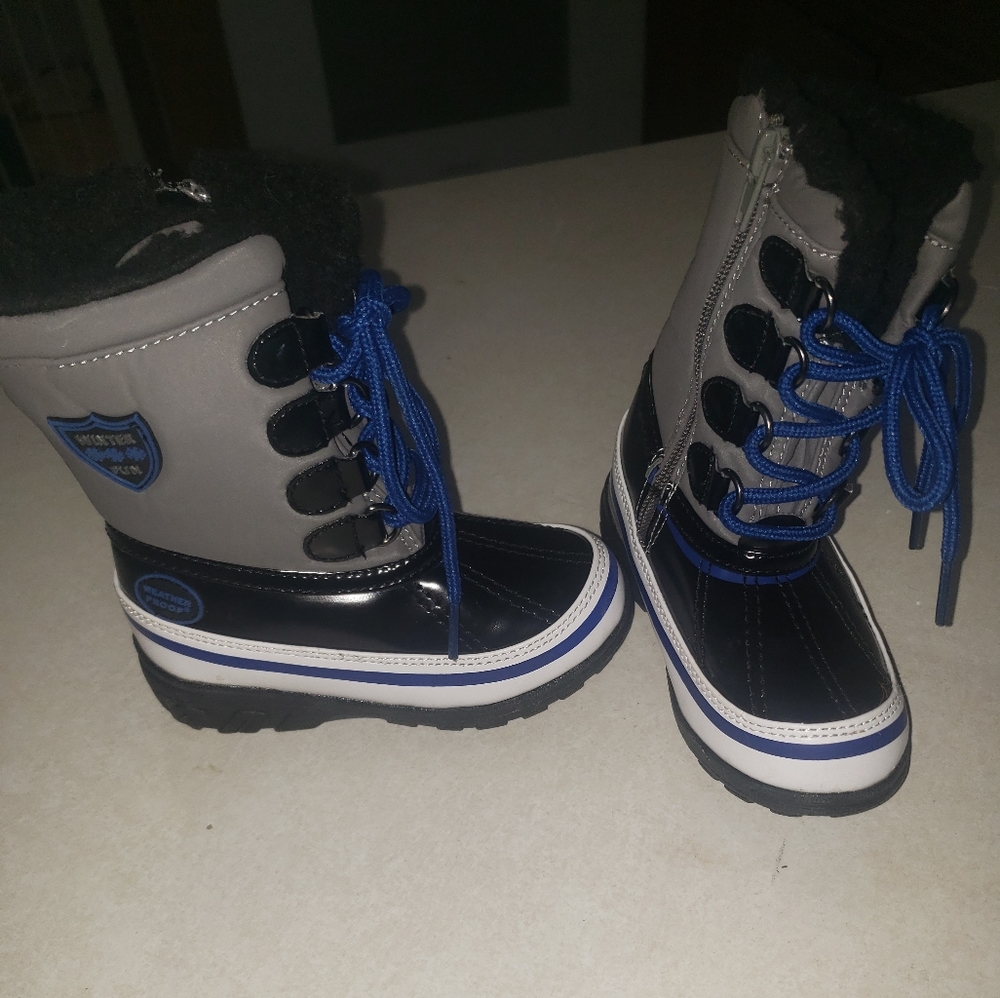 Weather proof size 8 toddler boots